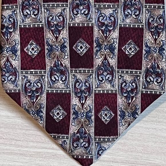 Johnny Carson Mens Silk Tie - Picture 2 of 6